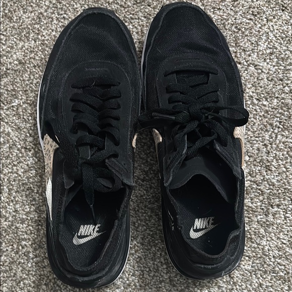 Nike women’s Black Sneakers - Picture 1 of 4